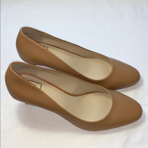 New Women's Lord & Taylor Nude Leather Pump Heels - Picture 4 of 11